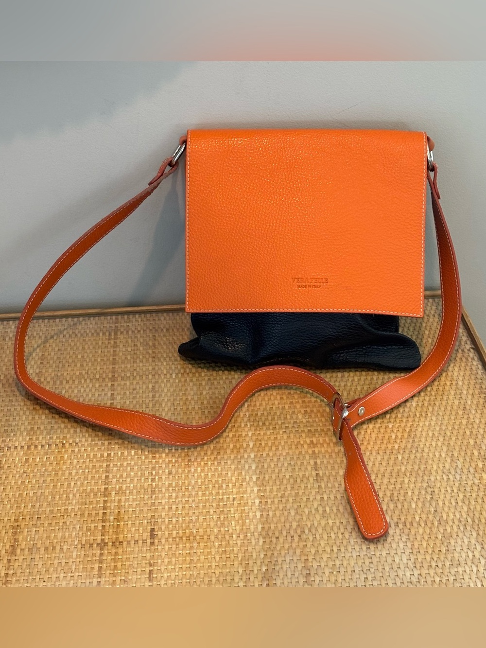 Vera Pelle genuine Italian leather crossbody purse / bag as new!!